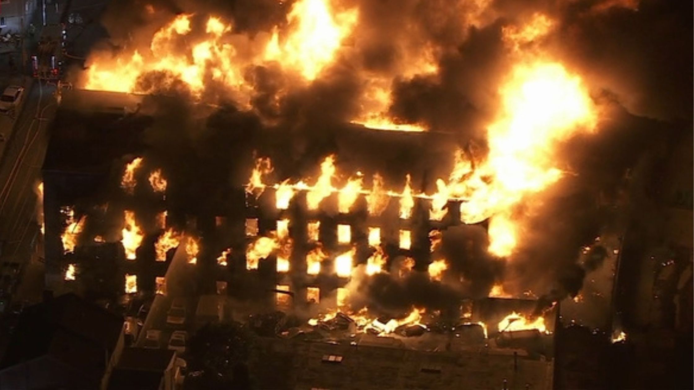 massive-fire-engulfs-philadelphia-building